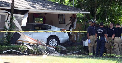 Vehicle slams into Jefferson County home